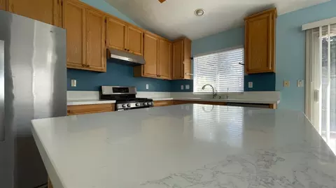 Kitchen - 9919 Tarzo Way, Elk Grove, CA 95757 photo 4 of 9