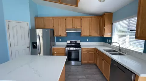 Kitchen - 9919 Tarzo Way, Elk Grove, CA 95757 photo 8 of 9