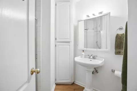 Bath - 4972 Walnut Rd, Hughson, CA 95326 photo 1 of 7