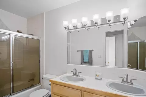Bath - 4972 Walnut Rd, Hughson, CA 95326 photo 3 of 7