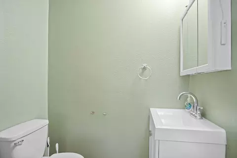 Bath - 4972 Walnut Rd, Hughson, CA 95326 photo 7 of 7