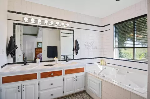 Bath - 4972 Walnut Rd, Hughson, CA 95326 photo 5 of 7