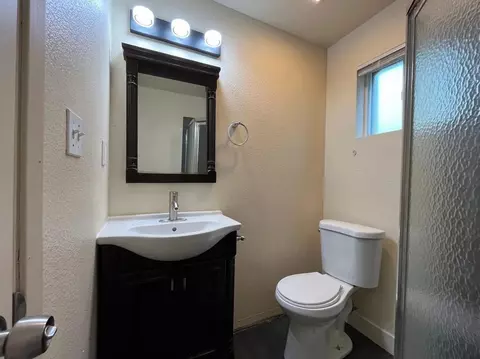 Bath - 119 Lane St, Modesto, CA 95354 photo 3 of 4