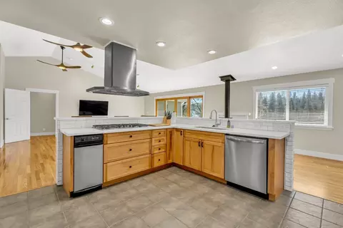 Kitchen - 501 Shell Ln, Placerville, CA 95667 photo 5 of 9