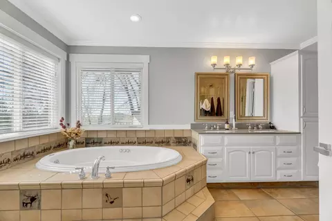 Bath - 501 Shell Ln, Placerville, CA 95667 photo 3 of 7