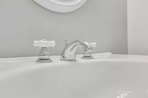 Bath - 501 Shell Ln, Placerville, CA 95667 photo 2 of 7