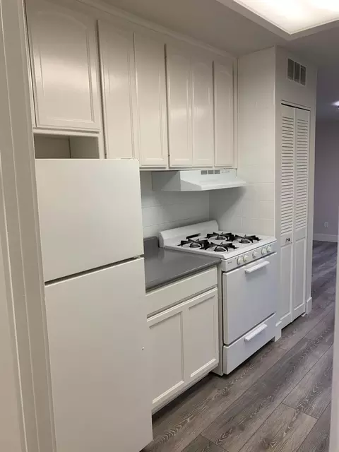Kitchen - 391 E Olive Ave, Turlock, CA 95380 photo 5 of 8