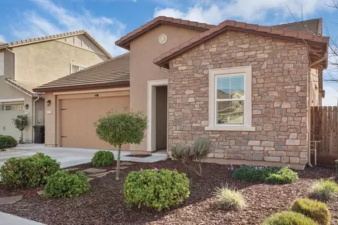 Exterior - 2116 Splendor Way, Modesto, CA 95357 photo 3 of 8