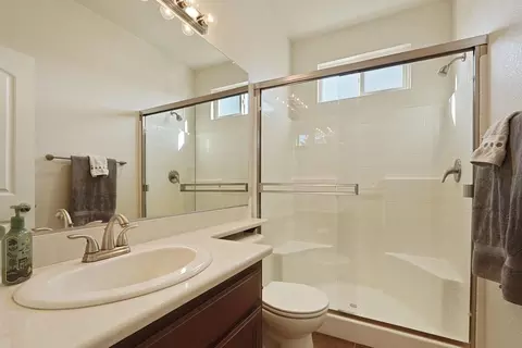 Bath - 2116 Splendor Way, Modesto, CA 95357 photo 1 of 6