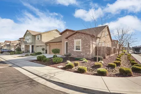 Exterior - 2116 Splendor Way, Modesto, CA 95357 photo 2 of 8