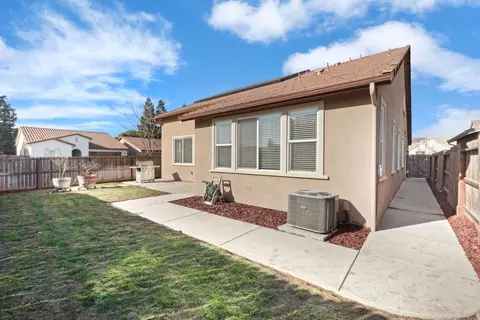 Exterior - 2116 Splendor Way, Modesto, CA 95357 photo 6 of 8