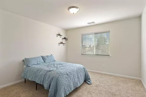Bedroom - 2116 Splendor Way, Modesto, CA 95357 photo 5 of 8