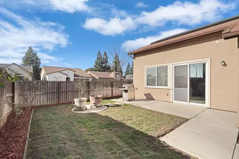 Exterior - 2116 Splendor Way, Modesto, CA 95357 photo 5 of 8