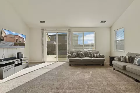 Living - 2116 Splendor Way, Modesto, CA 95357 photo 2 of 2