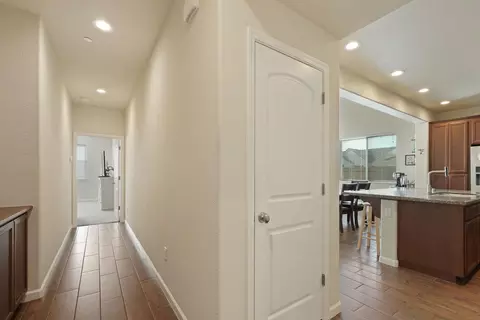 Entry Way - 2116 Splendor Way, Modesto, CA 95357 photo 4 of 7