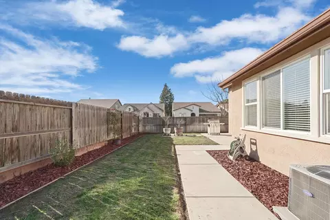 Exterior - 2116 Splendor Way, Modesto, CA 95357 photo 7 of 8