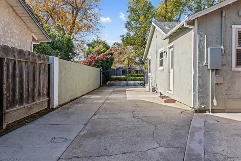 Exterior - 1012 Douglas Ave, Modesto, CA 95350 photo 7 of 9