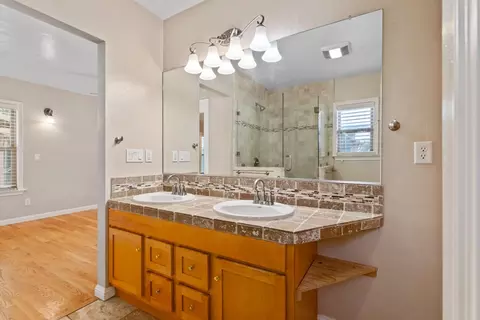 Bath - 1012 Douglas Ave, Modesto, CA 95350 photo 5 of 7