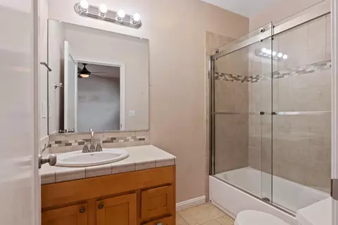 Bath - 1012 Douglas Ave, Modesto, CA 95350 photo 2 of 7