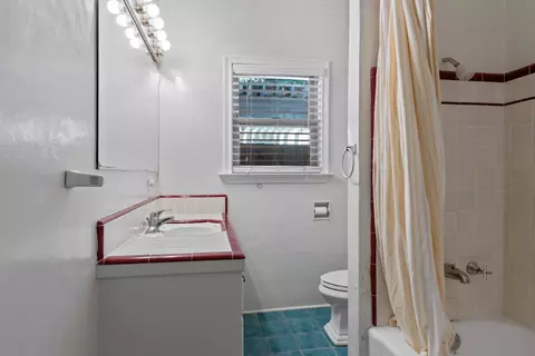 Bath - 1012 Douglas Ave, Modesto, CA 95350 photo 1 of 7