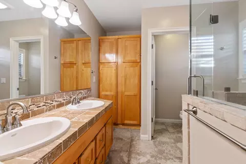 Bath - 1012 Douglas Ave, Modesto, CA 95350 photo 3 of 7