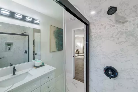 Bath - 44 N Corinth Ave, Lodi, CA 95242 photo 3 of 3