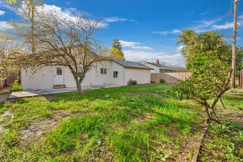 Exterior - 44 N Corinth Ave, Lodi, CA 95242 photo 6 of 7