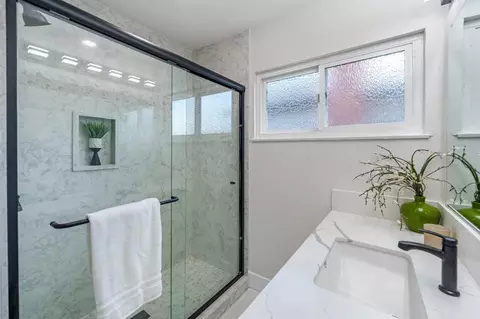 Bath - 44 N Corinth Ave, Lodi, CA 95242 photo 1 of 3