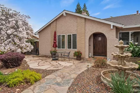 120 Canyon Rim Dr, Folsom, CA 95630