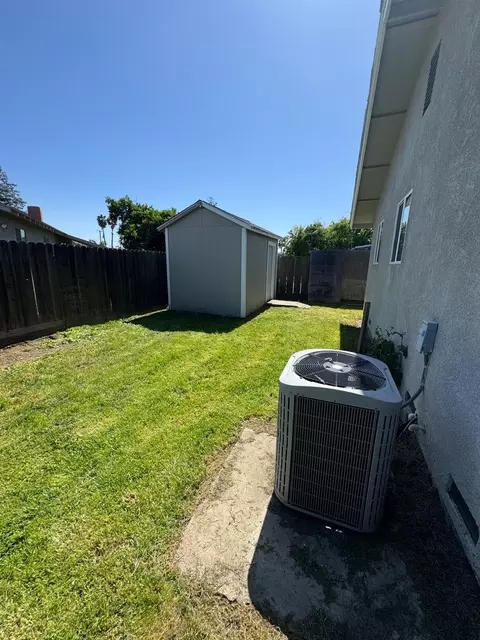 Exterior - 2008 Cardinal Dr, Ceres, CA 95307 photo 5 of 8