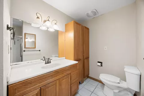 Bath - 6880 White Ln, Loomis, CA 95650 photo 2 of 6