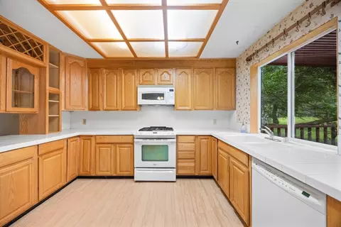 Kitchen - 6880 White Ln, Loomis, CA 95650 photo 2 of 4