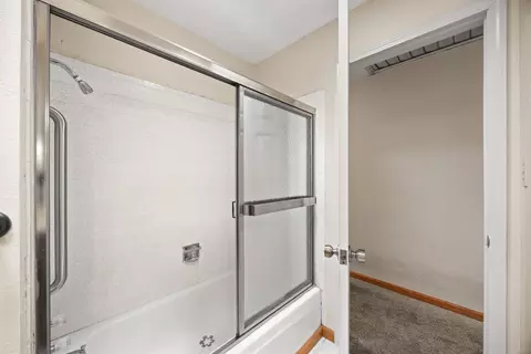 Bath - 6880 White Ln, Loomis, CA 95650 photo 3 of 6