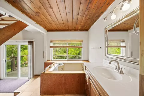 Bath - 6880 White Ln, Loomis, CA 95650 photo 4 of 6