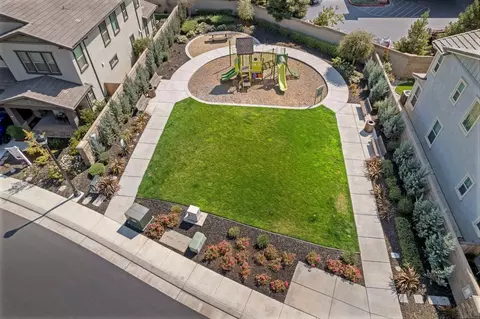 View/Area - 1213 Barbera Ct, Lodi, CA 95242 photo 3 of 4