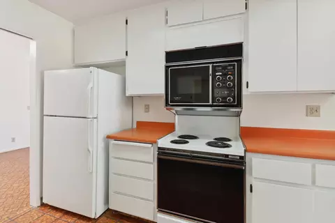 Kitchen - 1211 Arthur St, Davis, CA 95616 photo 3 of 5