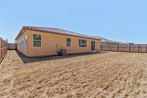 Exterior - 2877 Margot Ln, Turlock, CA 95382 photo 5 of 7