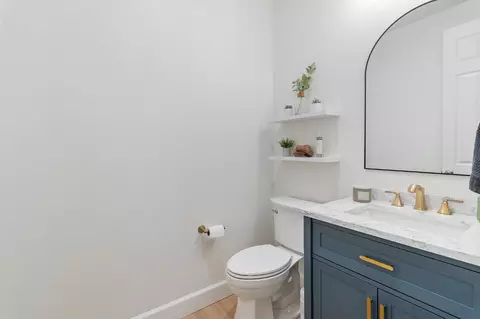 Bath - 2877 Margot Ln, Turlock, CA 95382 photo 2 of 4