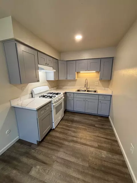 Kitchen - 816 Clementa Way, Modesto, CA 95351 photo 1 of 2
