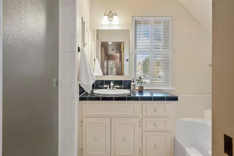 Bath - 3616 Appleton Ct, Stockton, CA 95219 photo 4 of 4