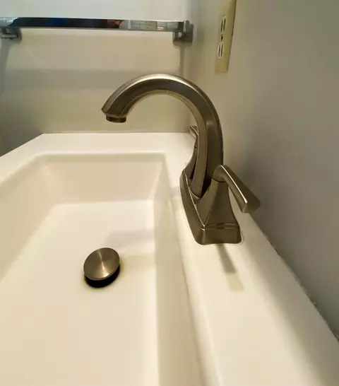 Bath - 5153 Kovanda Ave, Carmichael, CA 95608 photo 4 of 5