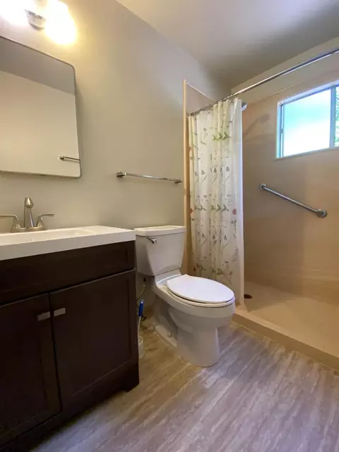 Bath - 5153 Kovanda Ave, Carmichael, CA 95608 photo 2 of 5