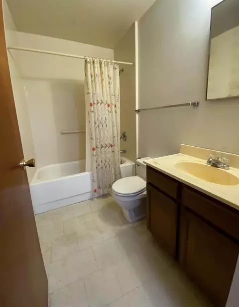 Bath - 5153 Kovanda Ave, Carmichael, CA 95608 photo 5 of 5