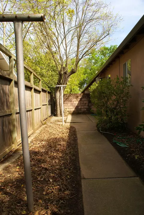 Exterior - 5153 Kovanda Ave, Carmichael, CA 95608 photo 7 of 10