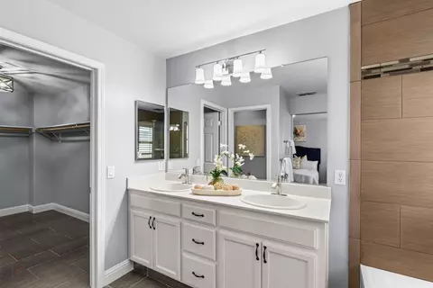 Bath - 2953 Campbell Ln, Tracy, CA 95377 photo 2 of 5
