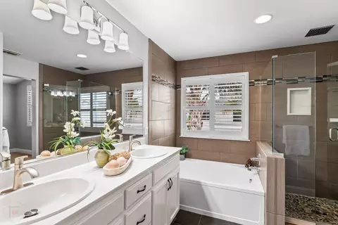 Bath - 2953 Campbell Ln, Tracy, CA 95377 photo 3 of 5