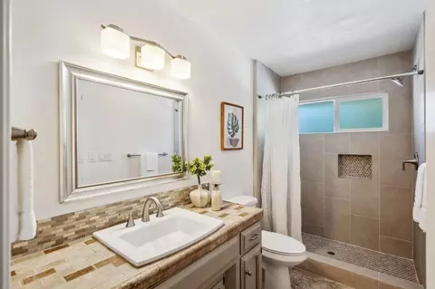 Bath - 1191 Jacob Ln, Carmichael, CA 95608 photo 4 of 7