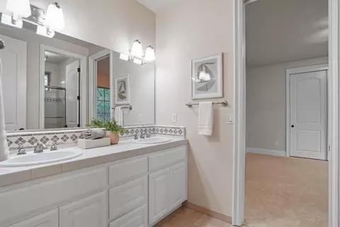 Bath - 9274 King Rd, Loomis, CA 95650 photo 7 of 10