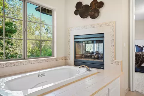 Bath - 9274 King Rd, Loomis, CA 95650 photo 6 of 10