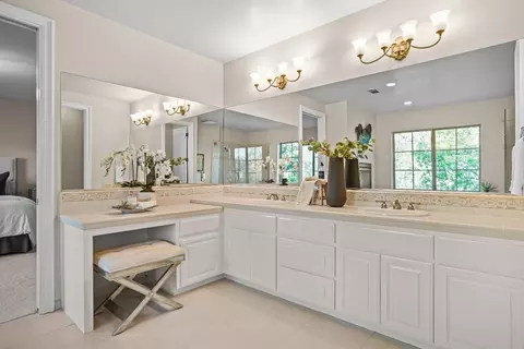 Bath - 9274 King Rd, Loomis, CA 95650 photo 4 of 10